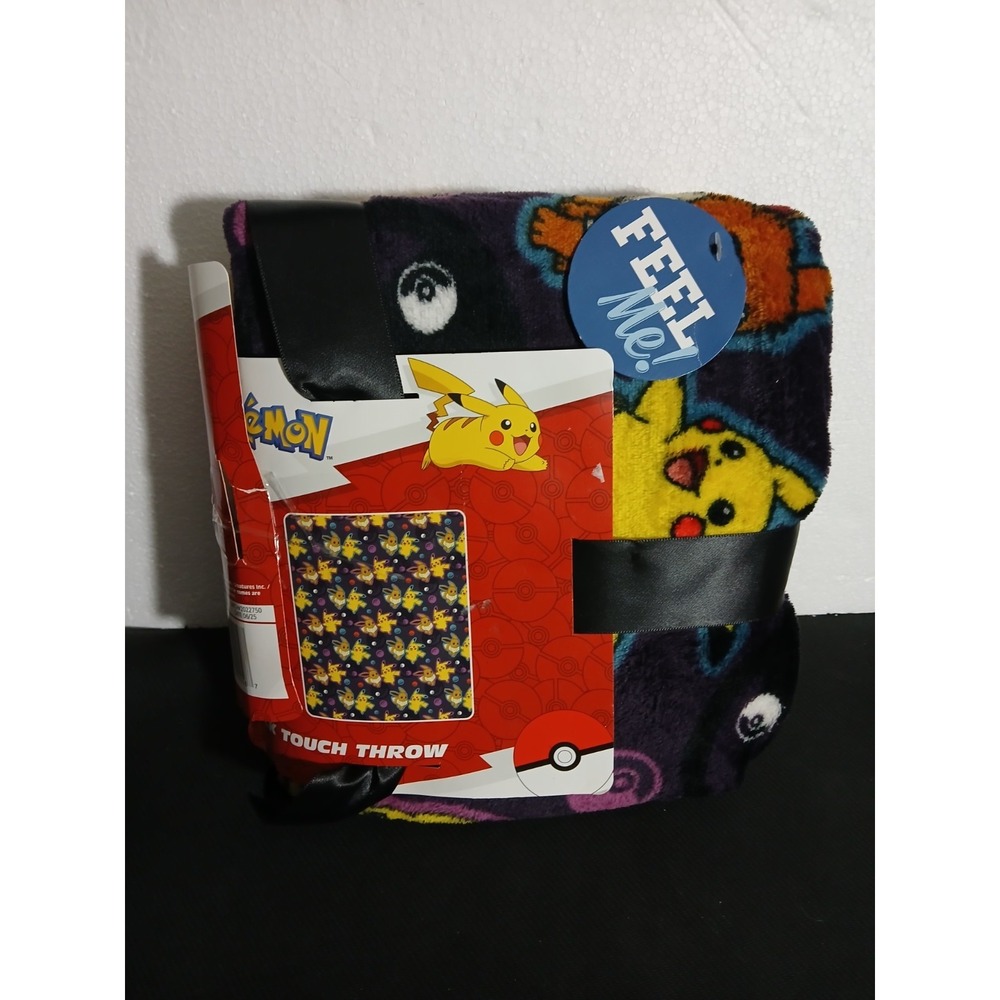 Pokémon Eevee Pikachu 40" x 50" Plush Throw Blanket NEW